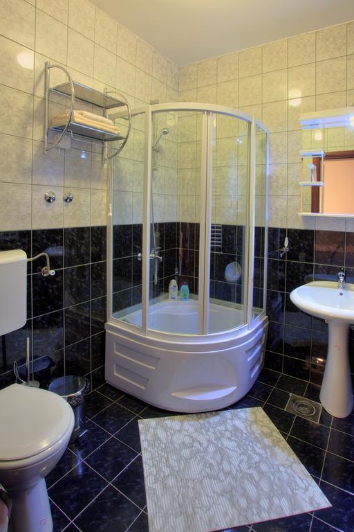 Guesthouse Vitez รานเย ภายนอก รูปภาพ